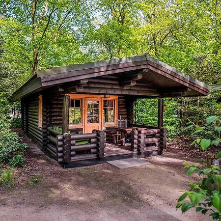 In Brabant With Hot Tub Feriehus Heikant