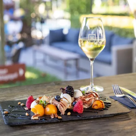 Dom wakacyjny In Brabant With Hot Tub *