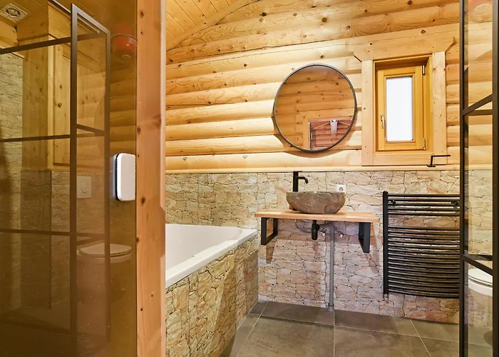 In Brabant With Hot Tub 別荘 Heikant