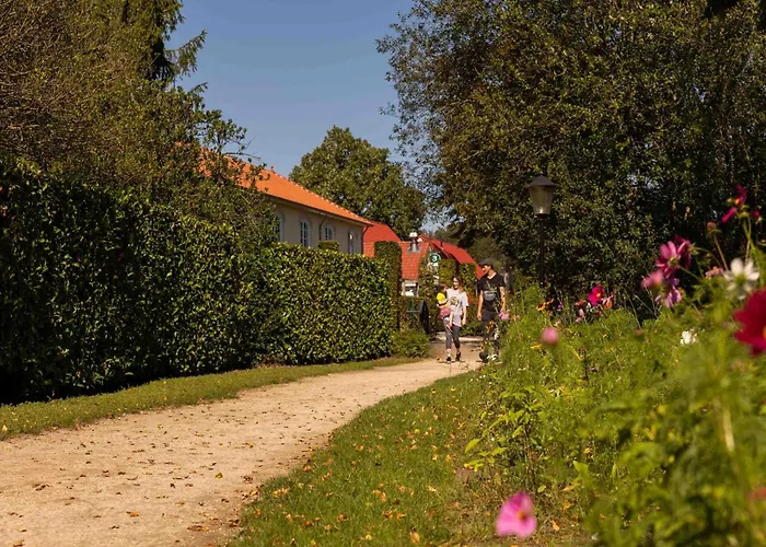 In Brabant With Hot Tub 別荘